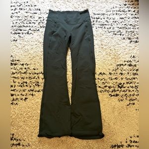 Lululemon bootleg workout pants size 10